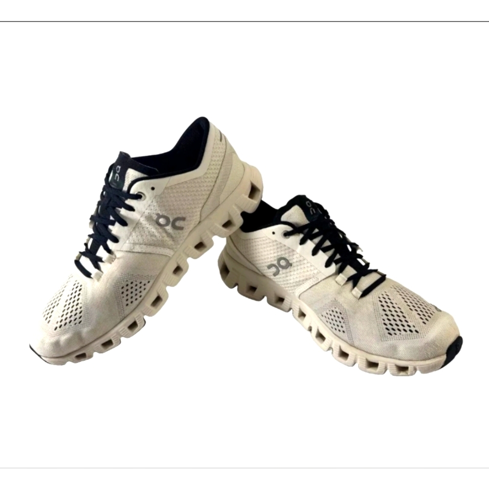 On Cloud X White Black Running Shoes Women 9 or Men 7.5